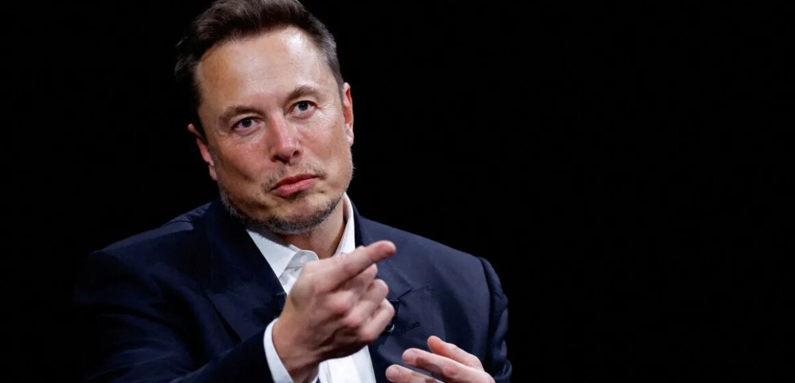 Elon Musk säger att SpaceX och Tesla undersöker historiens största fusion

