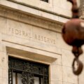 Fed lämnar räntorna oförändrade trots inflationen i USA

