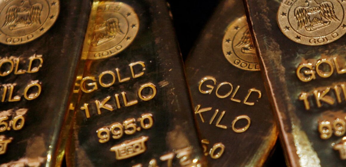 Guld faller mitt i stigande oljepriser och högre amerikanska dollar

