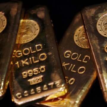 Guld faller mitt i stigande oljepriser och högre amerikanska dollar

