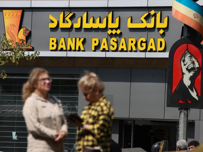Hur flyttar iranier pengar utomlands för att undvika amerikanska sanktioner?

