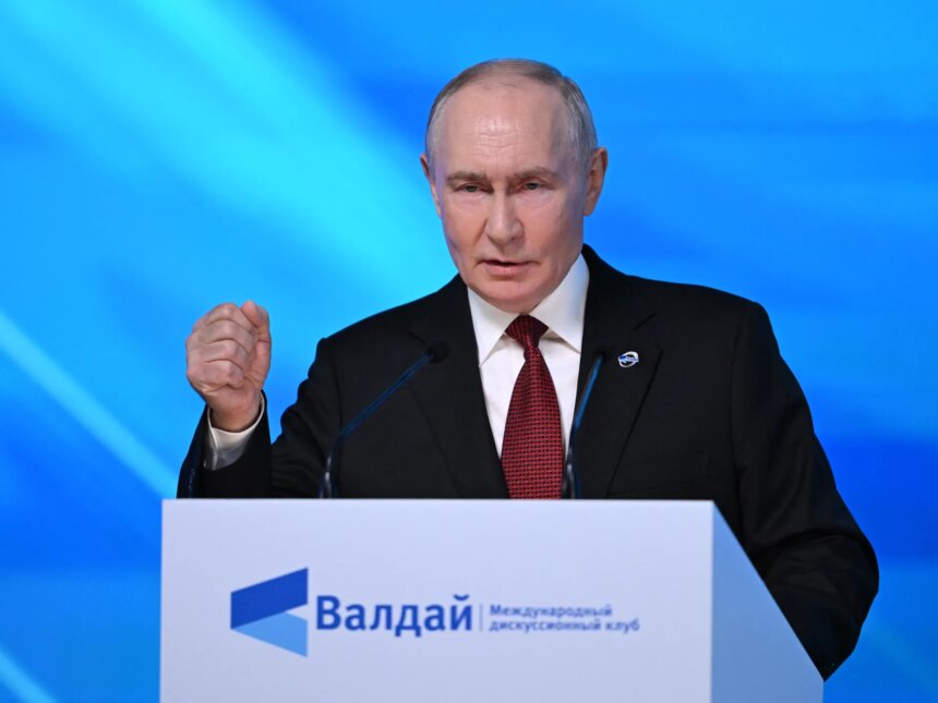 Rysslands Putin utesluter vapenvila med Ukraina under tal i Moskva

