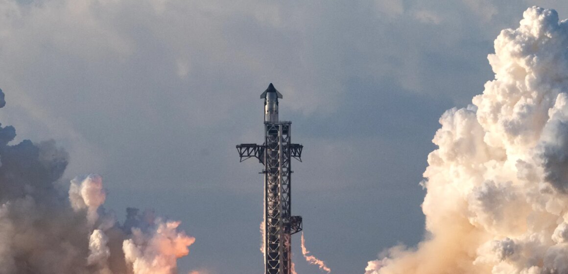SpaceX:s showpiece Starship-raket når omloppsbana för första gången

