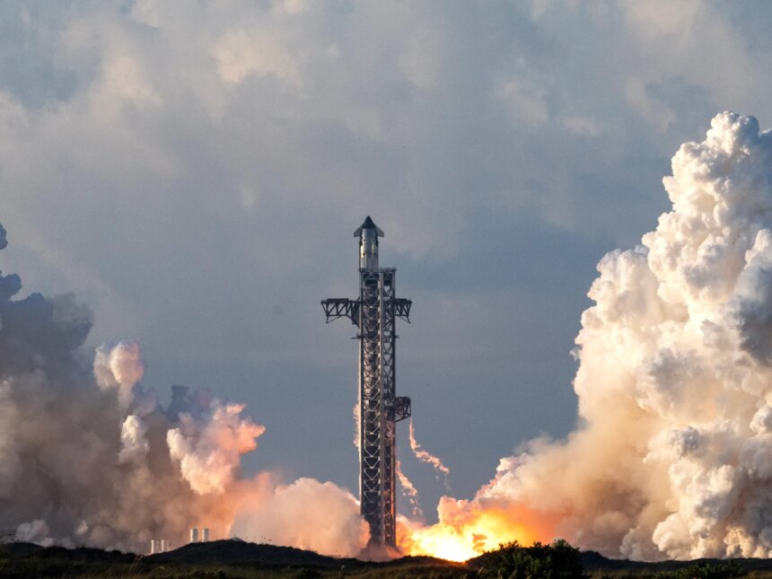 SpaceX:s showpiece Starship-raket når omloppsbana för första gången

