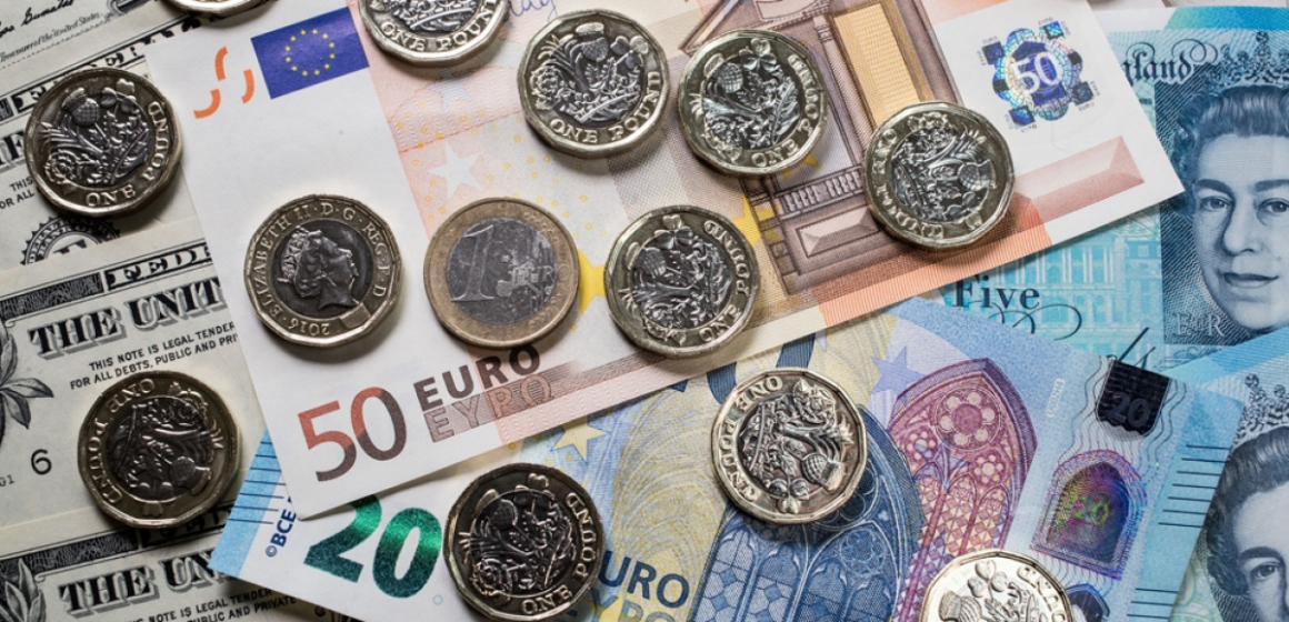 Världen är 365 biljoner dollar i skuld, och ränteräkningen stiger Världen är 365 biljoner dollar i skuld, och ränteräkningen stiger